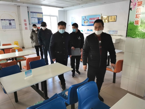 威海二中開展疫情防控及開學(xué)前安全準(zhǔn)備工作 (1).jpg